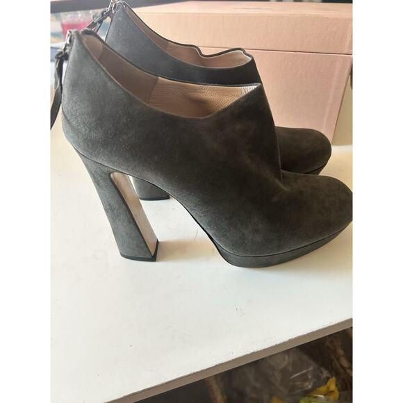 MIU MIU Back Zipper Funky Heel Platform Suede Grey Ankle Booties Shoes 9 Ret$550 - Picture 13 of 16